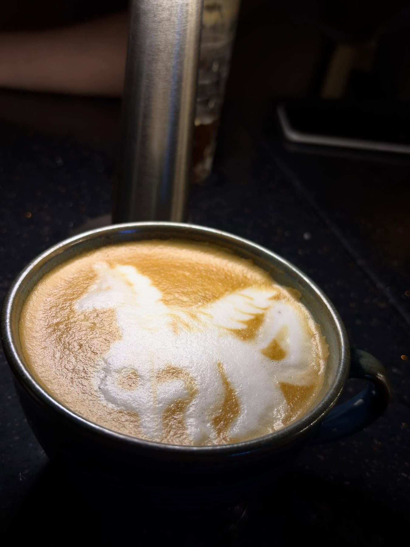 Koyu fincanda latte art